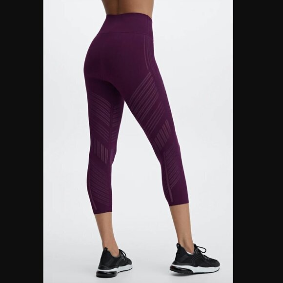 Fabletics Eggplant Ultra High-Waisted SculptKnit Deco Capri Cropped Leggings S - Picture 3 of 7